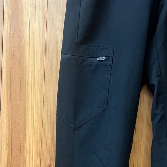 Figs Black Scrub Set ‼️Top XS & Pants S - Picture 8 of 12
